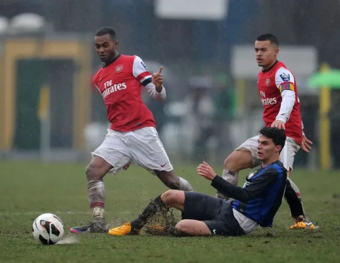 Framed Print : Challenge at the NextGen Series: Zak Ansah vs. Tassi (Inter Milan U19 vs. Arsenal U19)