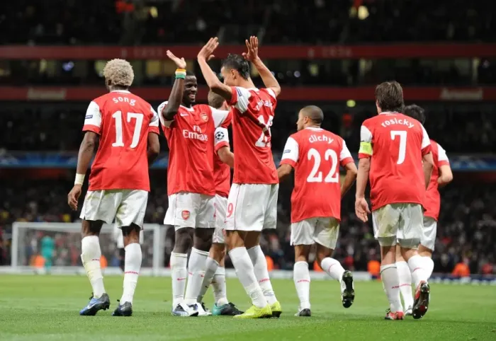 Framed Print : Chamakh and Eboue: Arsenal's Unstoppable Duo Celebrates Fifth Goal vs Shakhtar Donetsk