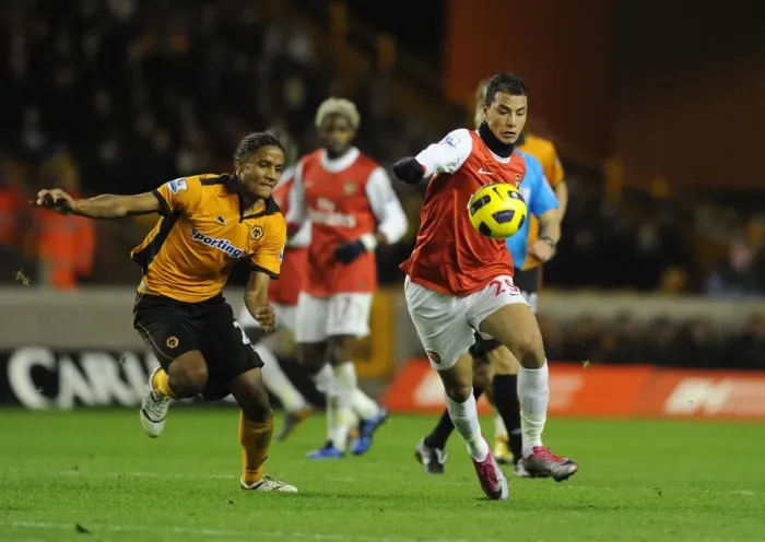 Framed Print : Chamakh and Mancienne Clash: Arsenal's Duo Secures 2-0 Win Over Wolverhampton