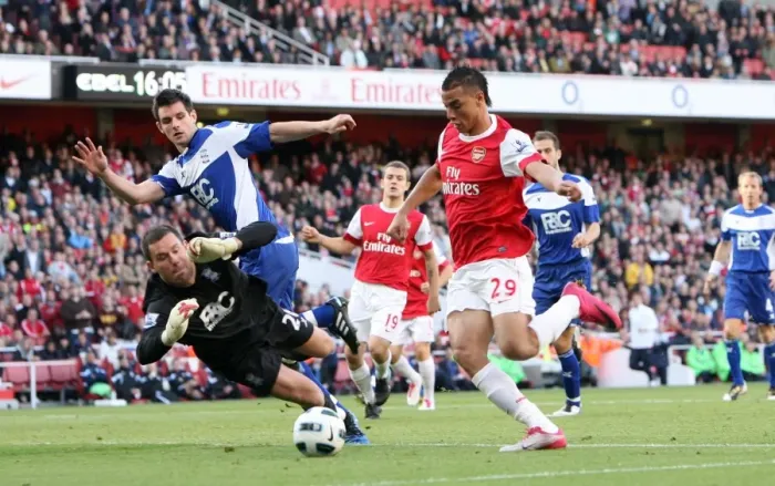 Framed Print : Chamakh Scores Arsenal's Second: 2-1 Over Birmingham