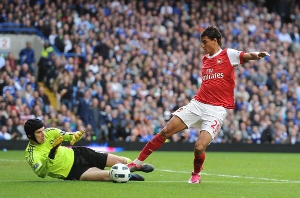 Chamakh vs. Cech: Chelsea's Victory in the Barclays Premier League (2:0)