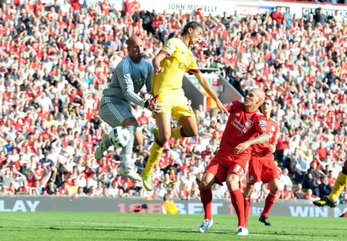 Framed Print : Chamakh's Aerial Battle with Reina: Liverpool vs Arsenal, 1-1 Stalemate