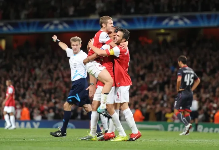 Framed Print : Chamakh's Hat-Trick: Arsenal's Dominant 6-0 Victory over SC Braga with Jack Wilshere and Cesc Fabregas