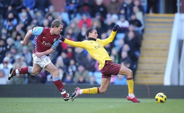 Chamakh's Thrilling Third: Arsenal's Victory Over Villa in the Premier League