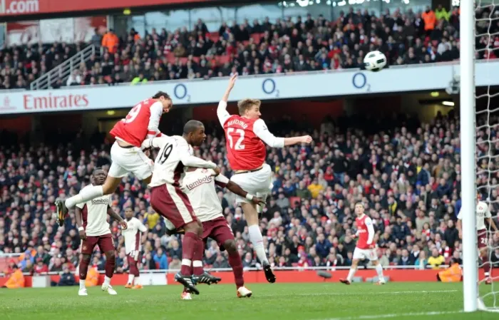Framed Print : Chamakh's Thwarted Header: Arsenal vs Sunderland, 0-0