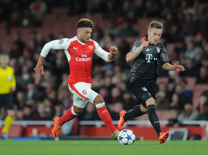 Framed Print : Champions League Battle: Oxlade-Chamberlain vs. Kimmich at the Emirates