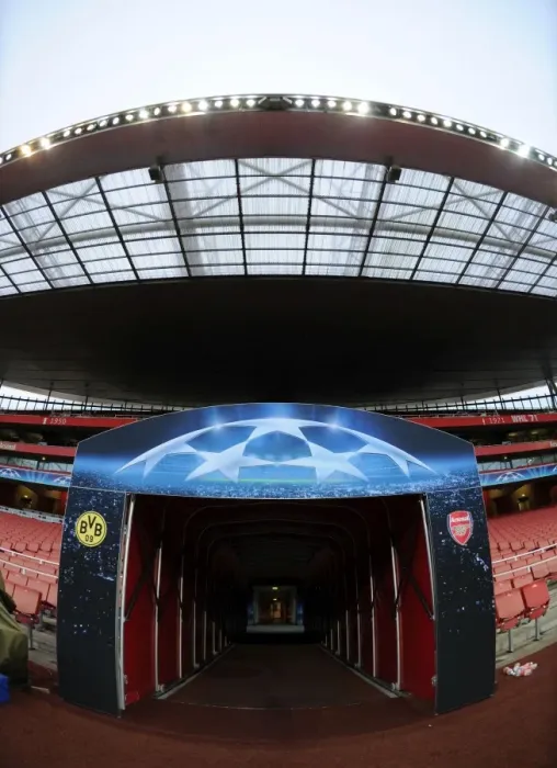Framed Print : Champions League Clash: Arsenal FC vs Borussia Dortmund (2011-12)