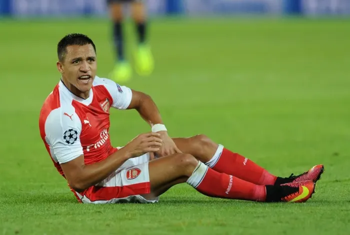 Framed Print : Champions League Showdown: Alexis Sanchez's Battle at Parc des Princes - Paris Saint-Germain vs. Arsenal