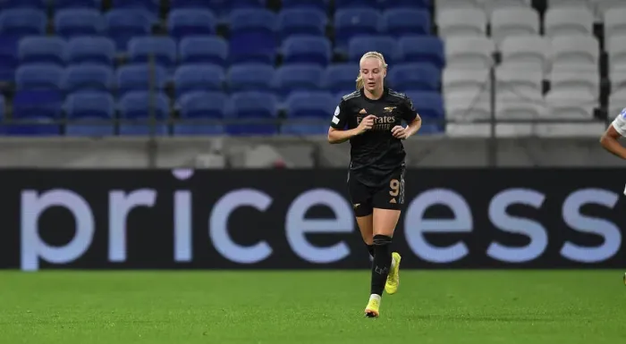 Framed Print : Champions League Showdown: Beth Mead Stars in Olympique Lyonnais vs. Arsenal Women