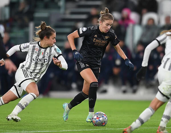 Champions League Showdown: Juventus vs. Arsenal - Miedema's Impact: A Pivotal Women's Football Clash in Turin