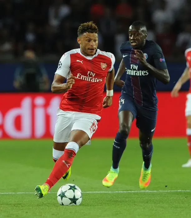 Framed Print : Champions League Showdown: Oxlade-Chamberlain's Determined Performance - Paris Saint-Germain vs. Arsenal