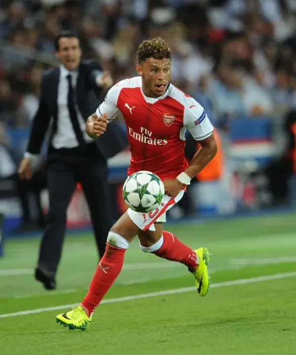 Framed Print : Champions League Showdown: Oxlade-Chamberlain's Standout Performance for Arsenal vs. Paris Saint-Germain