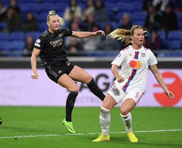 Champions League Showdown: Stina Blackstenius Shines in Olympique Lyonnais vs. Arsenal Women