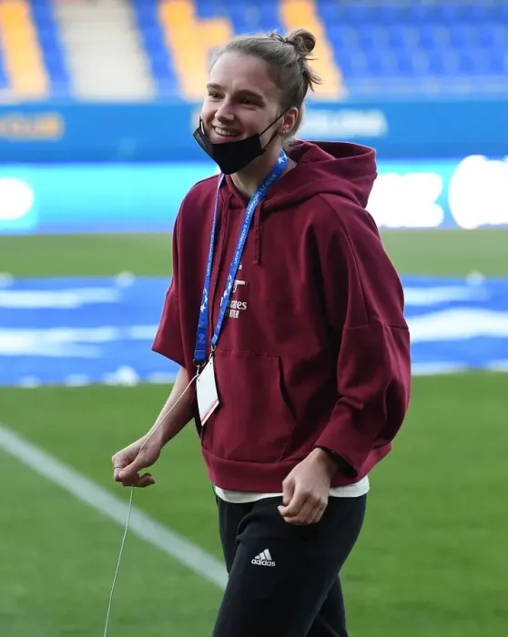 Framed Print : Champions League Showdown: Vivianne Miedema Prepares for Arsenal vs. Barcelona Women's Clash