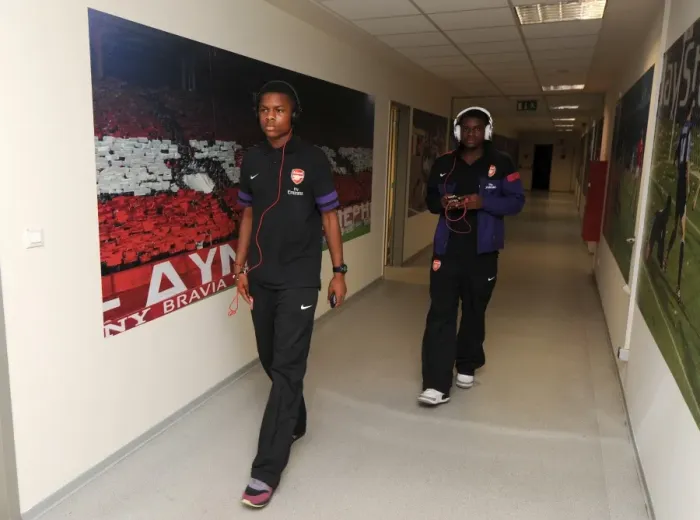 Framed Print : Chuba Akpom and Kyle Ebecilio (Arsenal). Olympiacos U19 2: 0 Arsenal U19