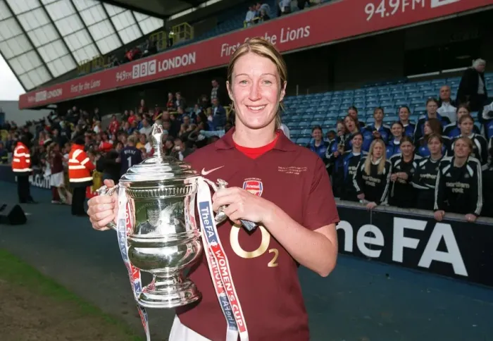 Framed Print : Ciara Grant (Arsenal) with the FA Cup Trophy
