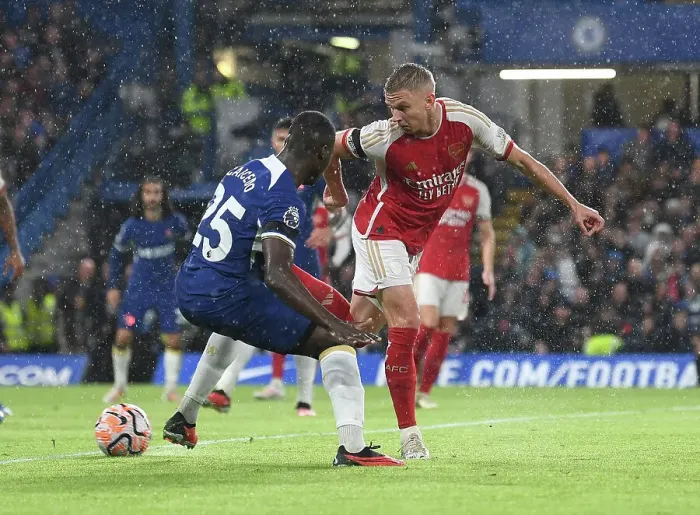Framed Print : Clash in the Capital: Zinchenko Outwits Caicedo in Premier League Showdown (Chelsea vs Arsenal, 2023-24)