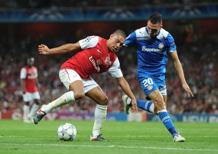 Framed Print : Clash of Champions: Oxlade-Chamberlain vs. Holebas in Arsenal's UEFA Battle