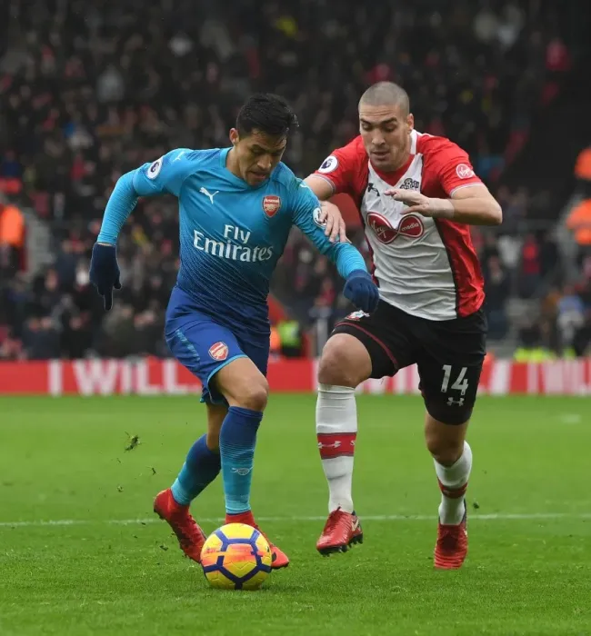 Framed Print : Clash of Champions: Sanchez vs. Romeu in Southampton v Arsenal Premier League Showdown Framed Print : Clash of Champions: Sanchez vs. Romeu in Southampton v Arsenal Premier League Showdown
