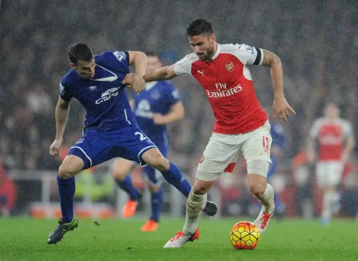 Framed Print : Clash at Emirates: A Battle between Giroud and Coleman (2015 / 16) Framed Print : Clash at Emirates: A Battle between Giroud and Coleman (2015 / 16)