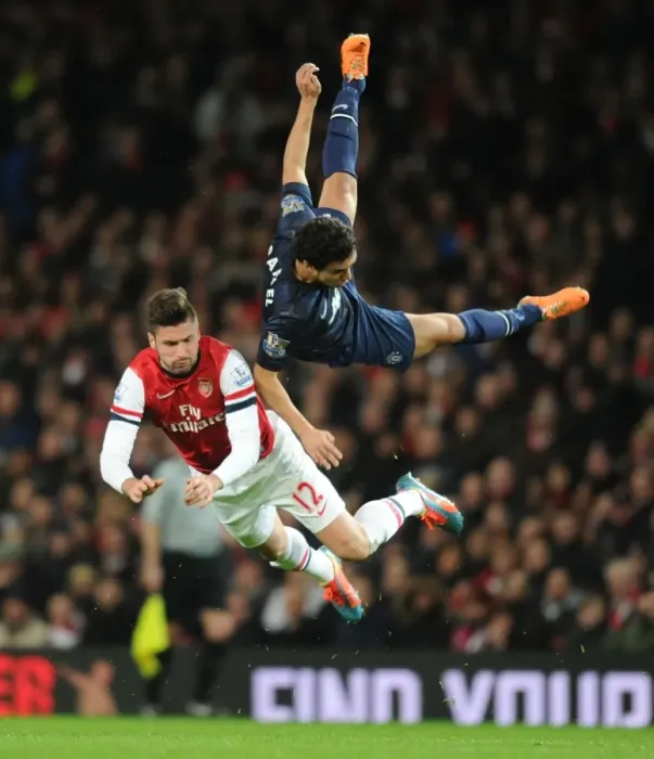Framed Print : Clash at the Emirates: Giroud vs. Rafael - Arsenal vs. Manchester United, Premier League Framed Print : Clash at the Emirates: Giroud vs. Rafael - Arsenal vs. Manchester United, Premier League