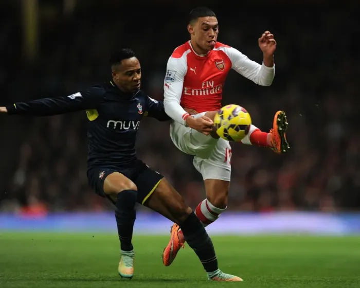 Framed Print : Clash at Emirates: Oxlade-Chamberlain vs. Clyne, Arsenal vs. Southampton, Premier League 2014-15