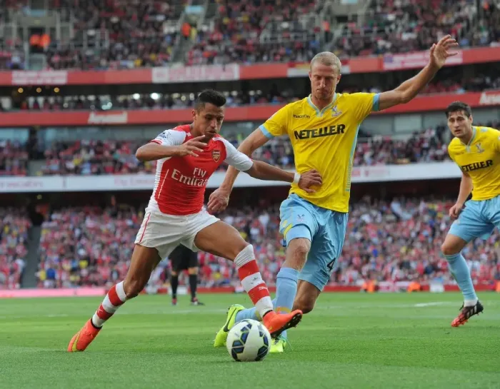 Framed Print : Clash at Emirates: Sanchez vs. Hangeland - Arsenal vs. Crystal Palace, Premier League 2014