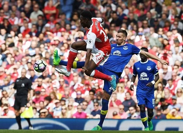 Clash at Emirates: Welbeck vs. Schneiderlin in Arsenal's Battle with Everton (2016-17)