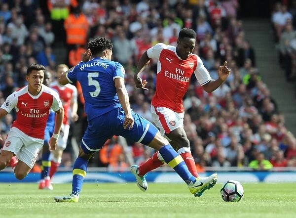 Clash at the Emirates: Welbeck vs. Williams in Arsenal's Battle Against Everton (2016-17)
