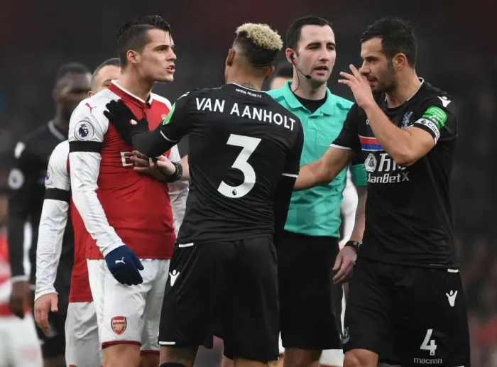 Framed Print : Clash at the Emirates: Xhaka vs. Van Aanholt & Milivojevic - Arsenal vs. Crystal Palace, Premier League 2017-18