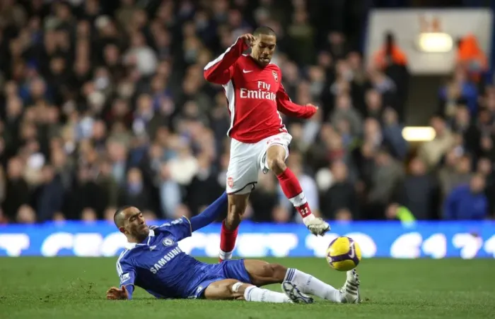 Framed Print : Clash of the Full-Backs: Gael Clichy vs Jose Bosingwa in Chelsea vs Arsenal's 1:2 Battle, Barclays Premier League, 2008 Framed Print : Clash of the Full-Backs: Gael Clichy vs Jose Bosingwa in Chelsea vs Arsenal's 1:2 Battle, Barclays Premier League, 2008
