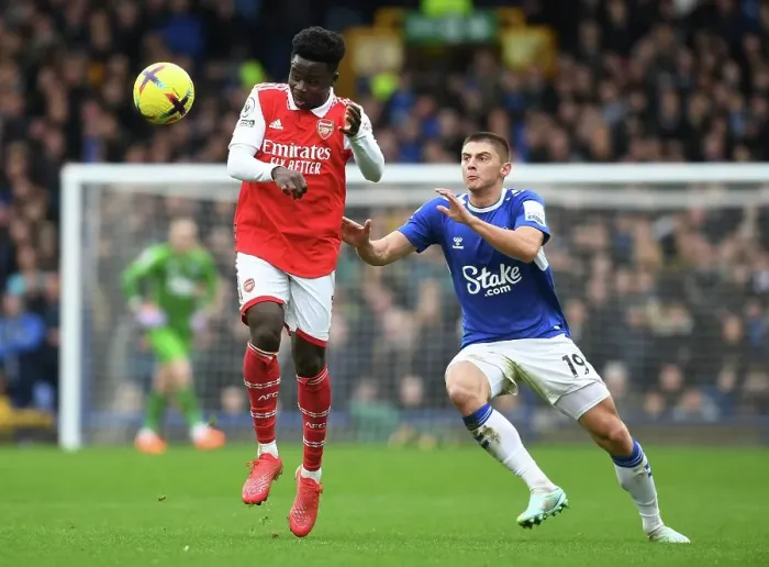 Framed Print : Clash at Goodison Park: Bukayo Saka vs. Vitalii Mykolenko - Everton vs. Arsenal, Premier League 2022-23