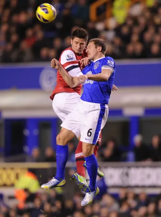 Framed Print : Clash at Goodison Park: Giroud vs Jagielka