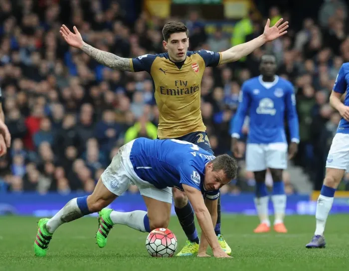 Framed Print : Clash at Goodison Park: Hector Bellerin vs. Phil Jagielka Framed Print : Clash at Goodison Park: Hector Bellerin vs. Phil Jagielka