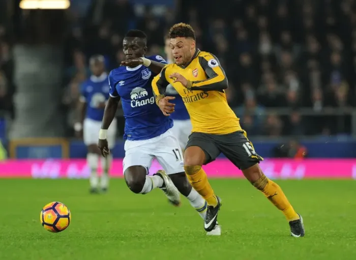 Framed Print : Clash at Goodison Park: Oxlade-Chamberlain vs. Gueye in Everton vs. Arsenal Premier League Showdown