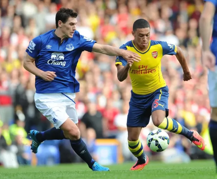 Framed Print : Clash at Goodison Park: Oxlade-Chamberlain vs. Barry