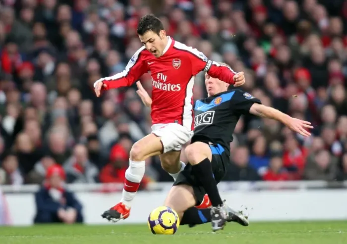 Framed Print : Clash of Legends: Fabregas vs. Scholes - Arsenal's 3-1 Defeat to Manchester United