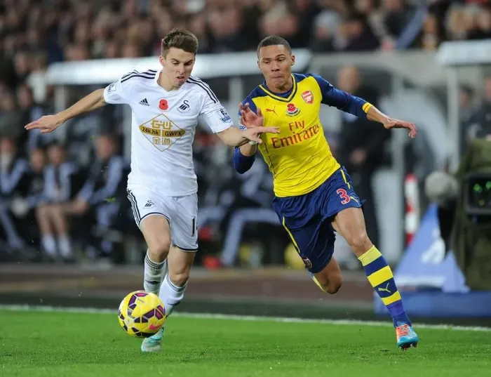 Framed Print : Clash at Liberty: Gibbs vs Carroll in Swansea v Arsenal Premier League Showdown