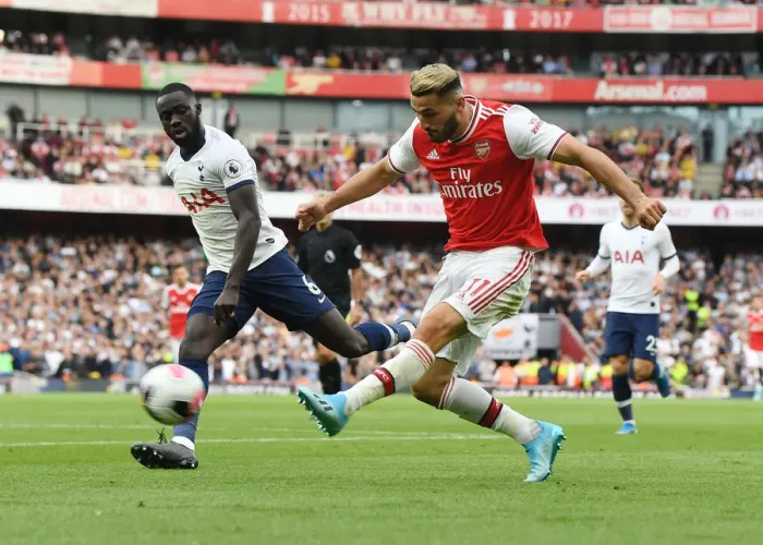 Framed Print : Clash of the London Giants: Arsenal vs. Tottenham - Battle for Supremacy in the Premier League