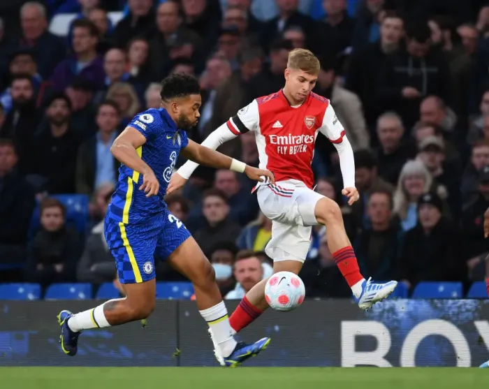 Framed Print : Clash of London Rivals: Smith Rowe vs. James in Chelsea vs. Arsenal Premier League Showdown Framed Print : Clash of London Rivals: Smith Rowe vs. James in Chelsea vs. Arsenal Premier League Showdown