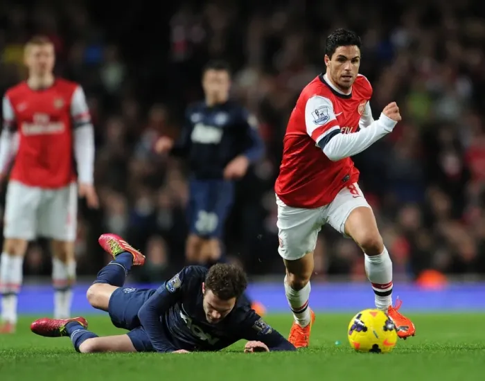 Framed Print : Clash of Midfield Maestros: Arteta vs Mata - Arsenal vs Manchester United, Premier League 2013-14 Framed Print : Clash of Midfield Maestros: Arteta vs Mata - Arsenal vs Manchester United, Premier League 2013-14