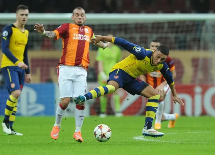 Framed Print : Clash of the Midfield Maestros: Oxlade-Chamberlain vs. Sneijder (Galatasaray vs. Arsenal, UCL 2014 / 15)