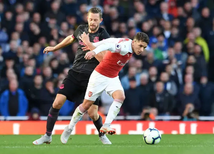 Framed Print : Clash of Midfield Maestros: Torreira vs Sigurdsson - Arsenal v Everton, Premier League 2018-19 Framed Print : Clash of Midfield Maestros: Torreira vs Sigurdsson - Arsenal v Everton, Premier League 2018-19