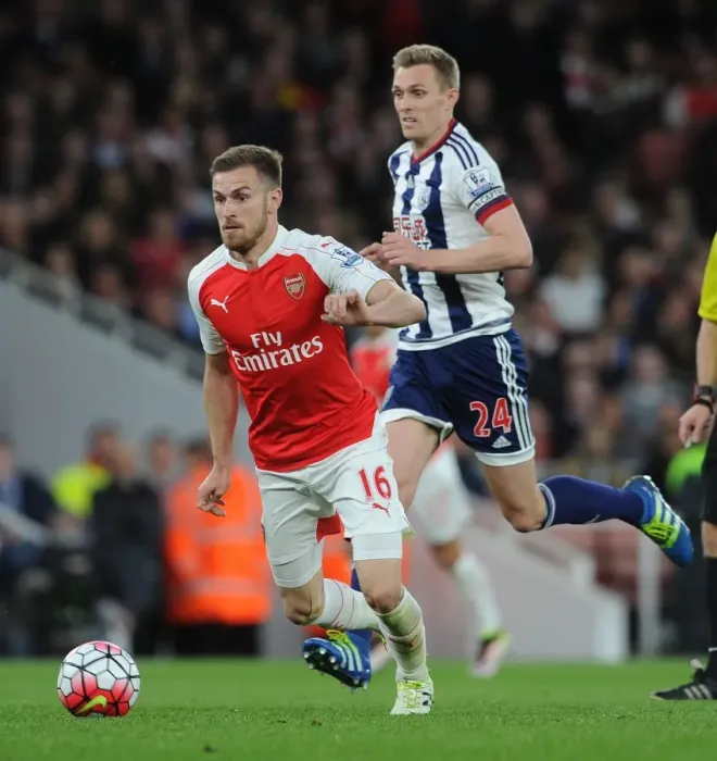 Framed Print : Clash of Midfield Titans: Aaron Ramsey vs. Darren Fletcher, Arsenal vs. West Brom, Premier League