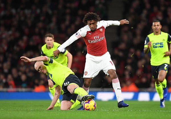 Clash of Midfield Titans: Iwobi vs Mooy in Arsenal's Intense Battle Against Huddersfield