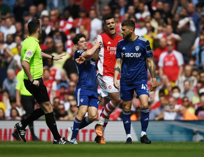 Framed Print : Clash of Midfield Titans: Xhaka vs. Klich - Arsenal vs. Leeds United, Premier League 2021-22 Framed Print : Clash of Midfield Titans: Xhaka vs. Klich - Arsenal vs. Leeds United, Premier League 2021-22