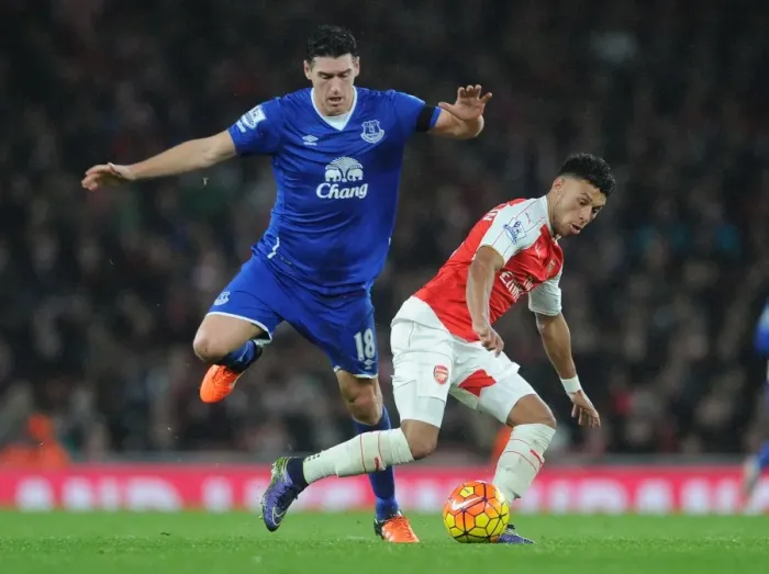 Framed Print : Clash of the Midfielders: Oxlade-Chamberlain vs. Barry in Intense Arsenal vs. Everton Battle Framed Print : Clash of the Midfielders: Oxlade-Chamberlain vs. Barry in Intense Arsenal vs. Everton Battle