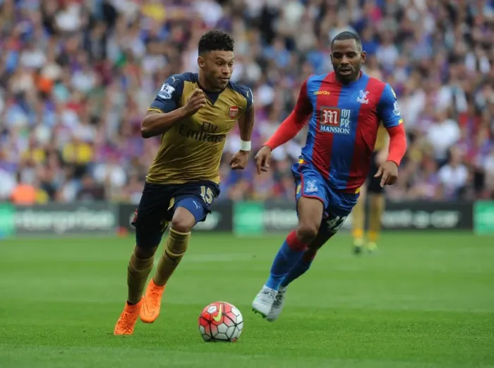 Framed Print : Clash at the Palace: Oxlade-Chamberlain vs. Puncheon in Premier League Battle (Crystal Palace vs Arsenal, 2015-16) Framed Print : Clash at the Palace: Oxlade-Chamberlain vs. Puncheon in Premier League Battle (Crystal Palace vs Arsenal, 2015-16)