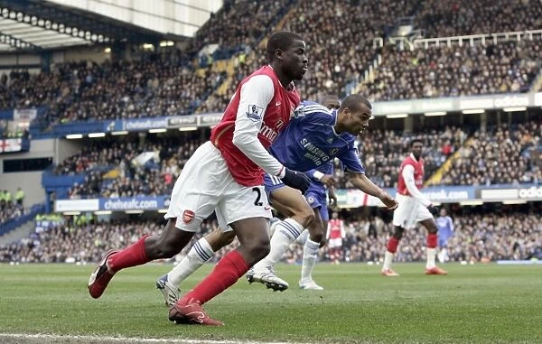 Clash of Rivals: Eboue vs. Cole in Intense Chelsea vs. Arsenal Rivalry (2:1 in Favor of Chelsea, Barclays Premier League, Stamford Bridge, 23 / 3 / 08)
