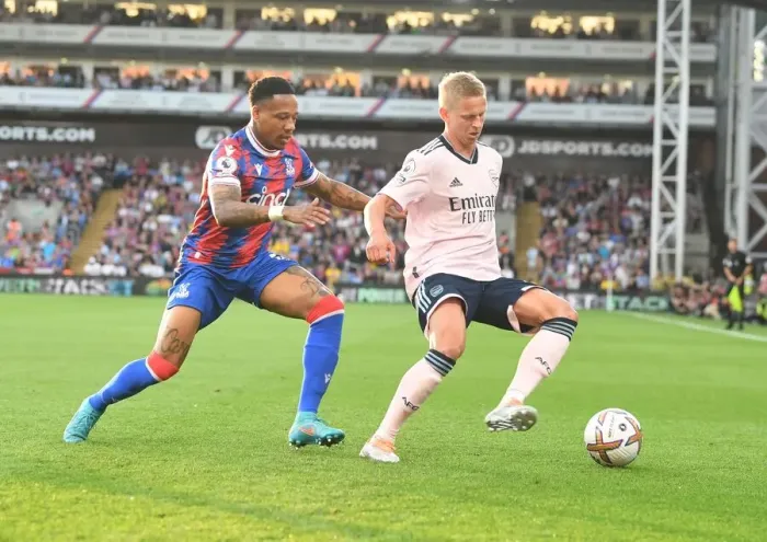 Framed Print : Clash at Selhurst Park: Arsenal's Zinchenko Fends Off Clyne in Premier League Showdown Framed Print : Clash at Selhurst Park: Arsenal's Zinchenko Fends Off Clyne in Premier League Showdown